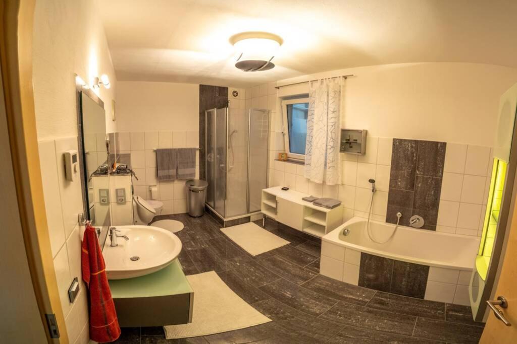 Wohnung Mit Talblick, Ladestation E-Auto Siegen Buitenkant foto