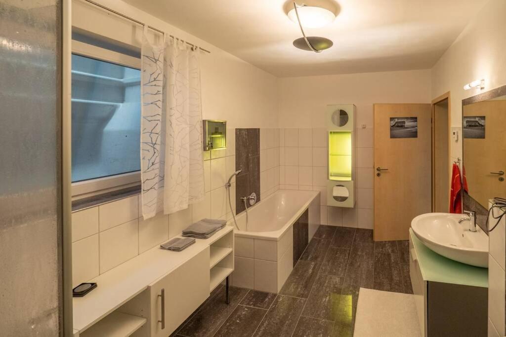 Wohnung Mit Talblick, Ladestation E-Auto Siegen Buitenkant foto